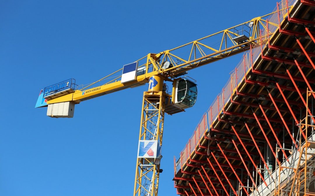 Grue de levage - un engin requis pour le transport d'objets lourds.